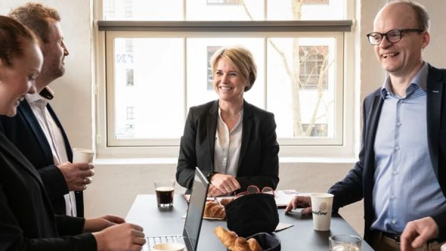 medium-office Coffee dk - worklife 21 1.png